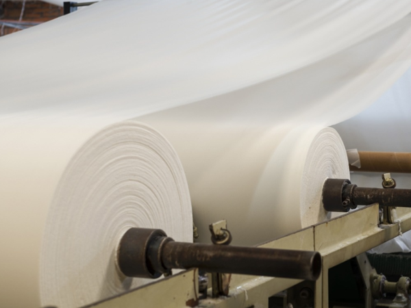 造纸厂使用轻钙作为填充料